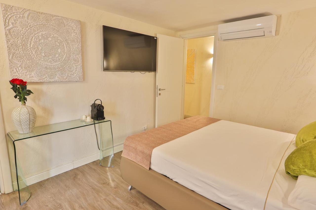 Grottini Luxury Suites ~ Pantheon Rome Bagian luar foto